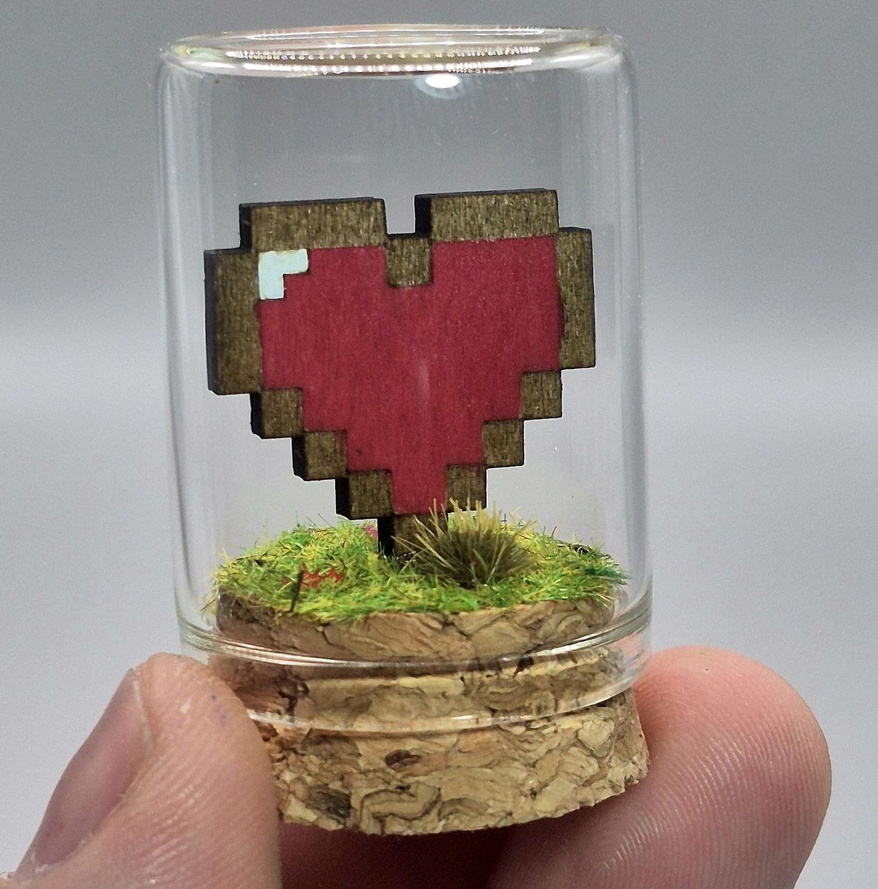 Diorama Zelda Cœur de Vie – Cœur en bois sous cloche fait main