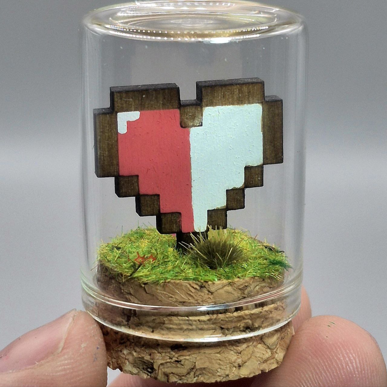 Diorama Zelda Cœur de Vie – Cœur en bois sous cloche fait main