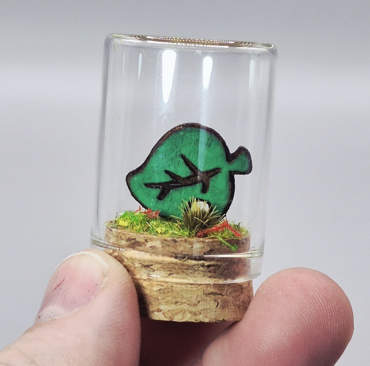 Mini terrarium Feuille Animal Crossing sous cloche
