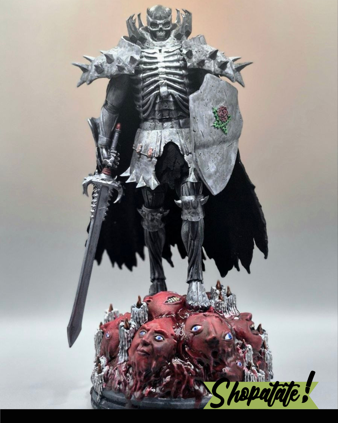 Skull Knight Berserk, pièce unique peinte main en bois, plâtre et résine