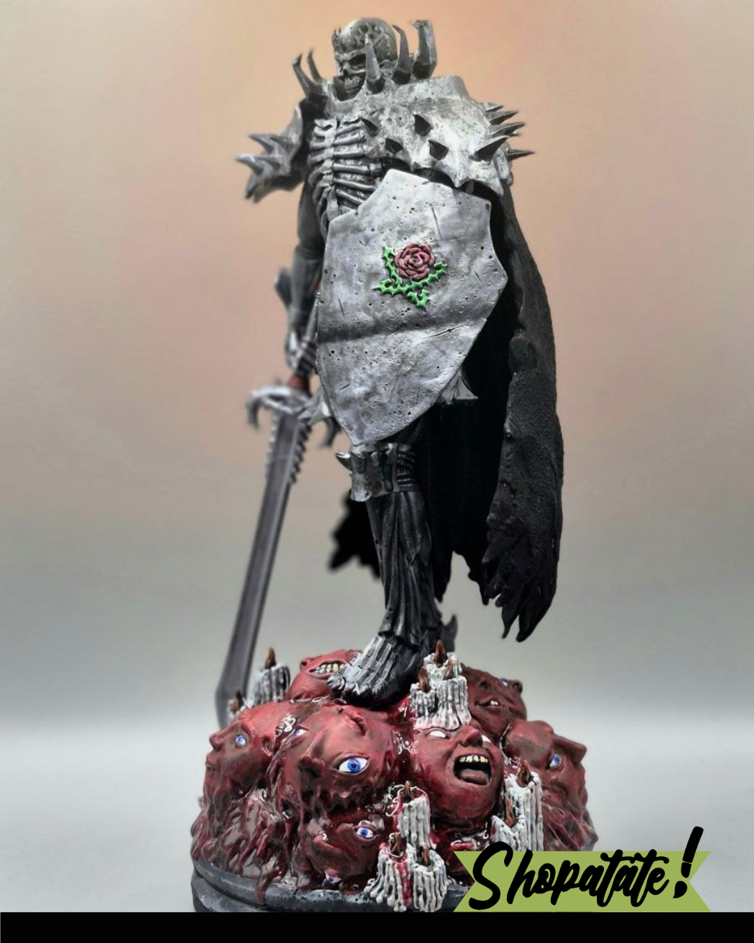 Skull Knight Berserk vu de face, création artisanale Shopatate